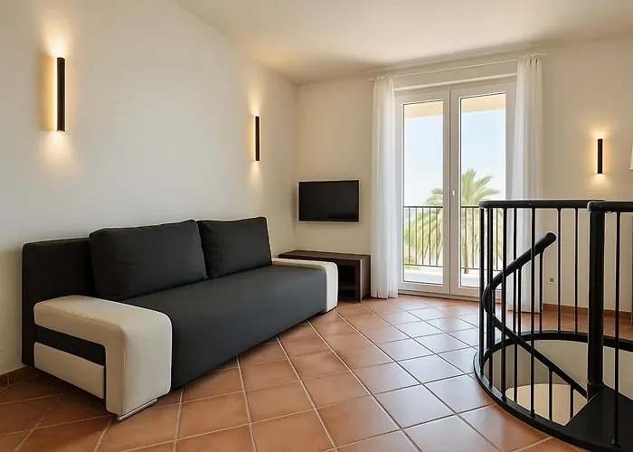 & Pool * סקליאה